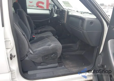 2002 Chevrolet Silverado 2500Hd z USA, uszkodzony, nr VIN 1GCHC23UX2F121008